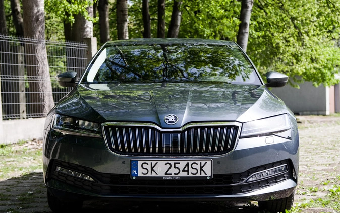 Skoda Superb cena 106899 przebieg: 59000, rok produkcji 2019 z Gozdnica małe 172